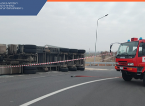 «Հոռոմի խաչմերուկ»-ում բեռնատար է կողաշրջվել