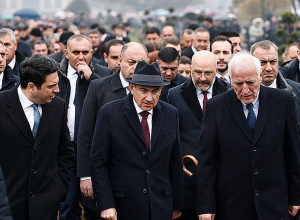 Վարչապետը Գյումրիում հարգանքի տուրք է մատուցել 1988-ի երկրաշարժի զոհերի հիշատակին