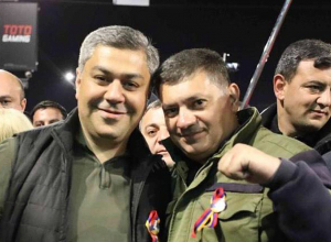 Քննիչները խուզարկում են «Հայրենիք» կուսակցության գլխավոր քարտուղար Խաչիկ Գալստյանի բնակարանը. Արթուր Վանեցյան