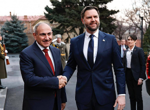 Փաշինյանը դիմավորել է ԱՄՆ փոխնախագահին (լուսանկարներ)