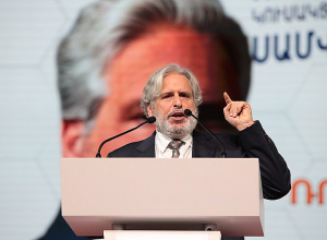 Ինձ համար մեծ պատիվ է ականատես լինել, թե ինչպես են հայերն այս պահին ոտքի կանգնում հանուն եկեղեցու և երկրի․ Ռոբերտ Ամստերդամ