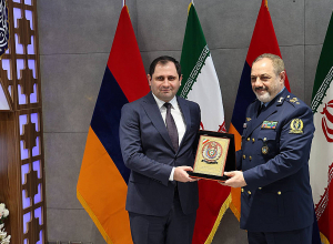 Սուրեն Պապիկյանը հանդիպել է Իրանի պաշտպանության և զինված ուժերի աջակցման նախարարի հետ