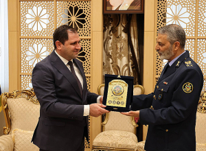 Սուրեն Պապիկյանն ու Իրանի ԶՈՒ ԳՇ պետը քննարկել են տարածաշրջանային անվտանգությանն առնչվող հարցեր