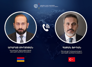 Արարատ Միրզոյանը հեռախոսազրույց է ունեցել Թուրքիայի Հանրապետության ԱԳ նախարար Հաքան Ֆիդանի հետ: 