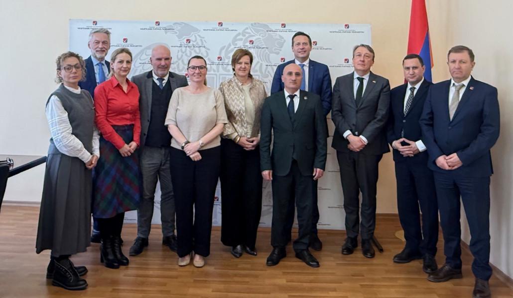 669bdb76-f024-477f-9b46-ab75f5773e35