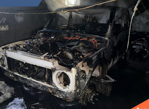 Օրբելի փողոցում գտնվող ավտոտնակում այրվել է ավտոմեքենա