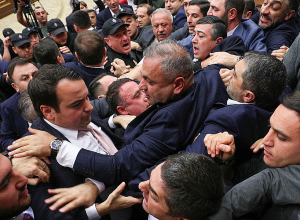 Ծեծկռտուք՝ Աժ-ում